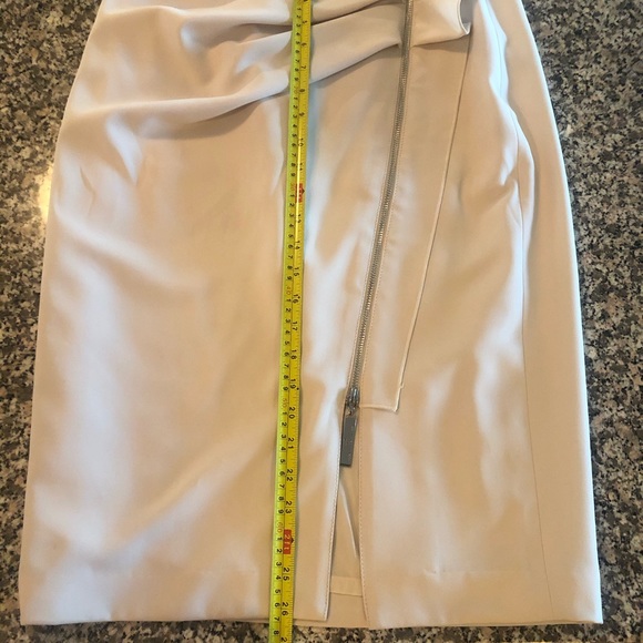 EUC Luxury pencil skirt with ruffle and zipper - Picture 4 of 6